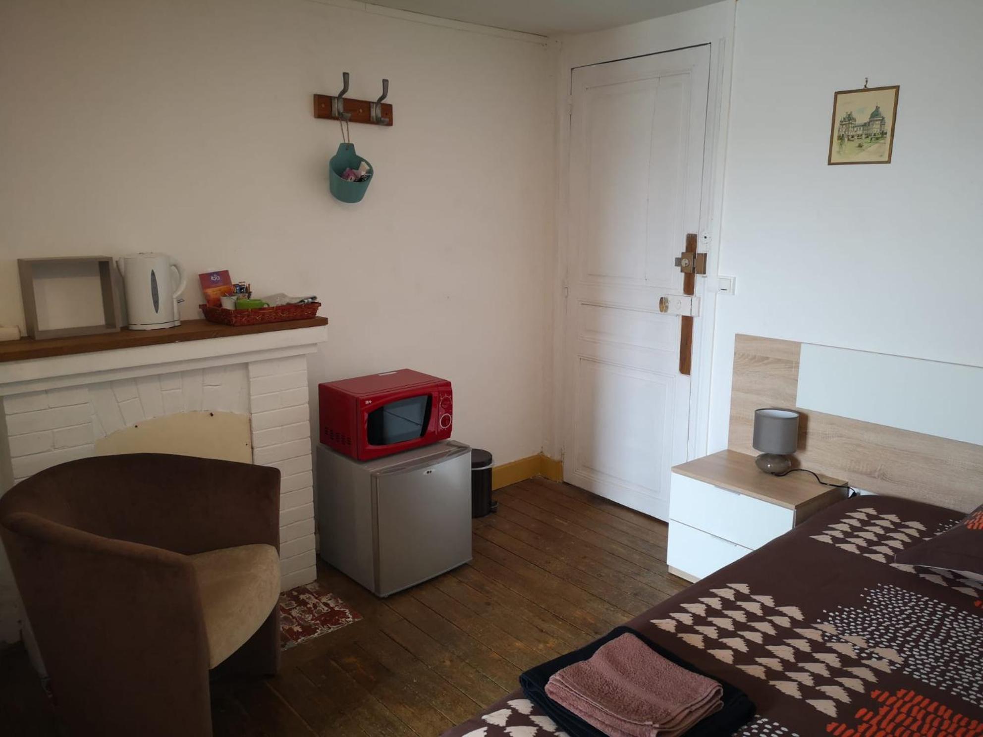 Chambres Avec Salle De Bains Et Cuisine En Centre Ville Argenton Sur Creuse Exterior foto